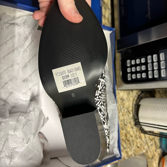 Black and white alligator print boots- never worn size 9 - Picture 2 of 6